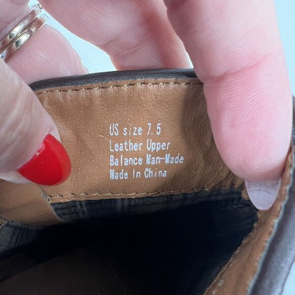 Very Volatile Size 7.5 Bootie Chatter Leopard Leather Calf Hair Stack Heel Brown - Picture 3 of 13